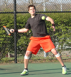 Carlos del Valle, a senior on the men's tennis team, has been clutch in several matches recently.