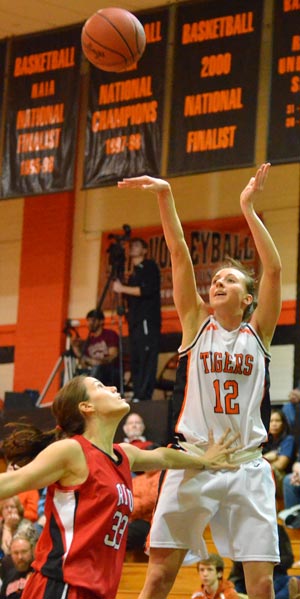 Jessica Waddle celebrated her 22nd birthday with 19 points against Rio Grande. Photo by Richard Davis