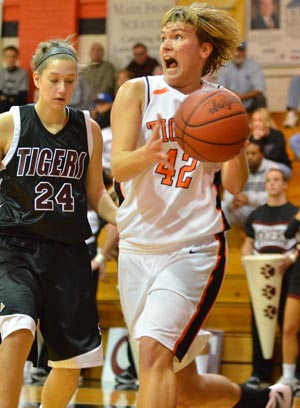 Devanny King makes a move against Campbellsville. Photo by Richard Davis